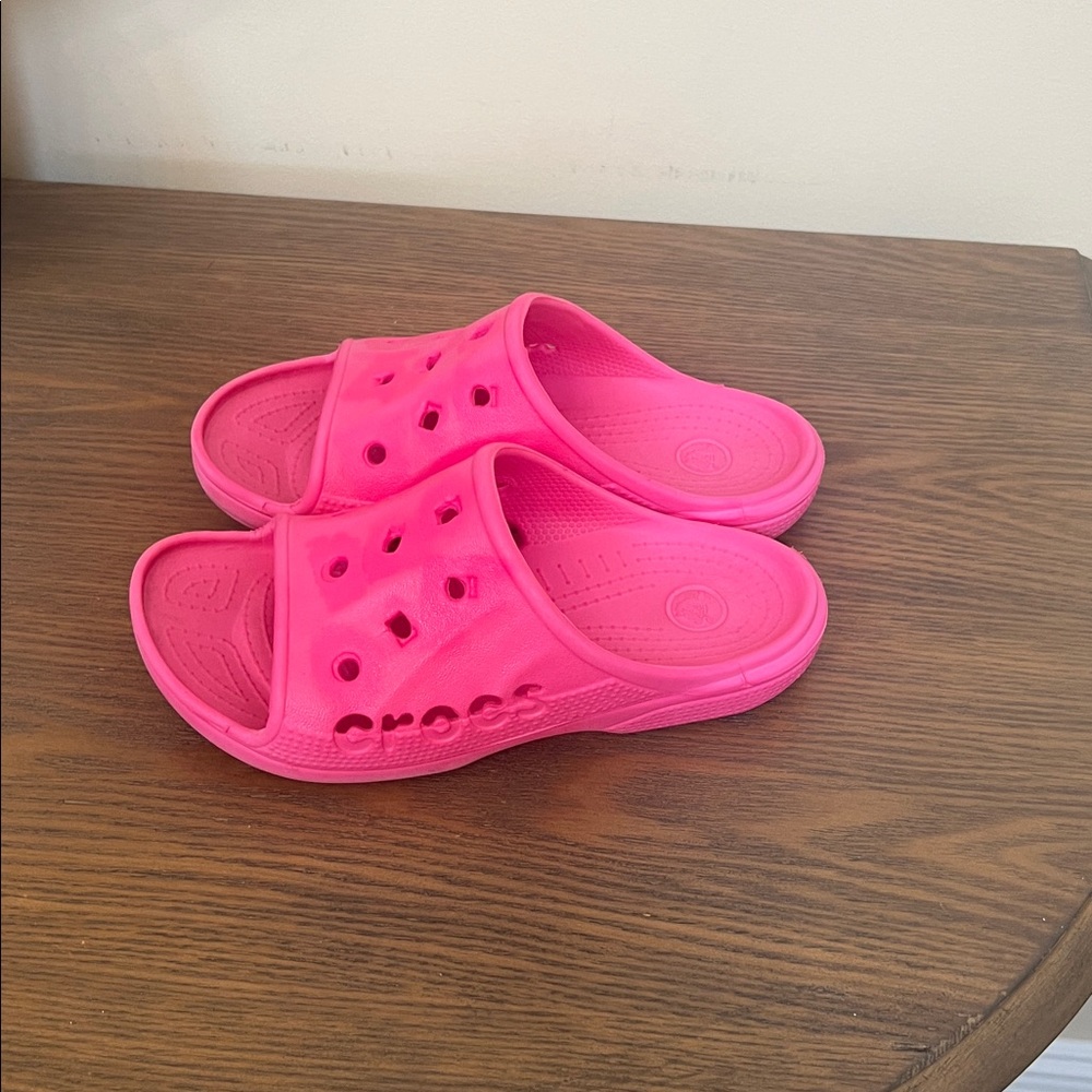 CROCS Kids Bright Pink Slide Sandals Size 12-13 - Picture 3 of 7